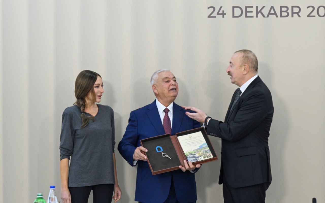 Balaca Heydər artıq böyüyüb, iki oğlu var - Sakinlərlə səmimi söhət