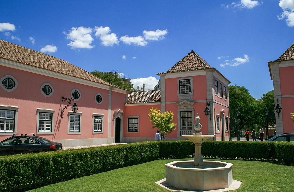 Daha bir ölkə İrandakı səfirliyi bağlayır