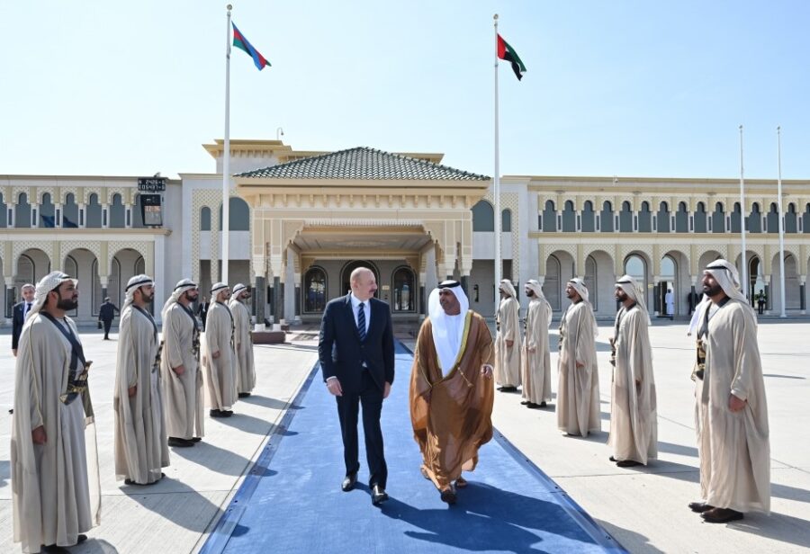 Dünya mediası Prezidentin BƏƏ səfərindən yazmaqda davam edir