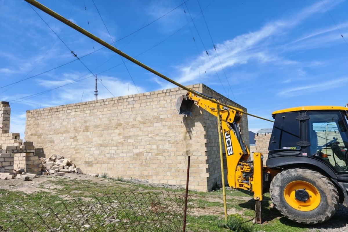 Rayonlarda sənədsiz tikililərin söküntüsünə başlanıldı