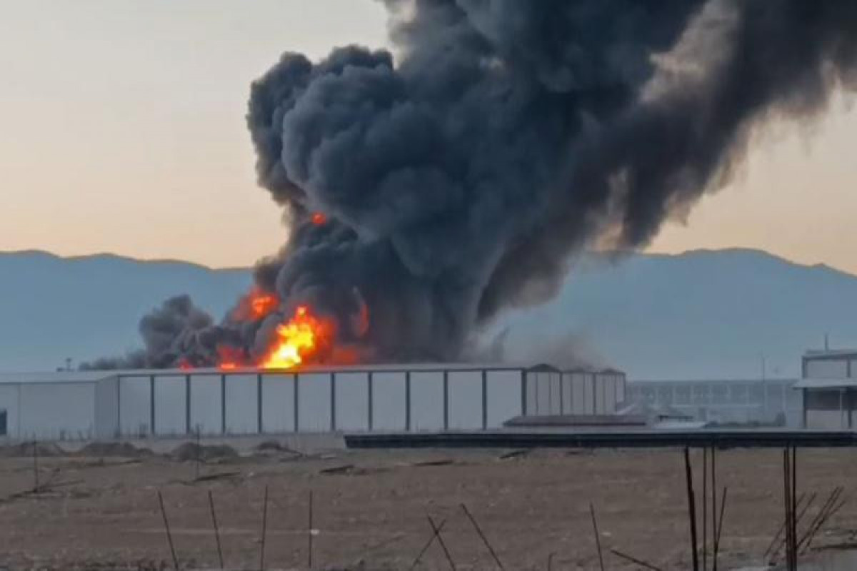 Türkiyədə fabrikdə güclü yanğın baş verib