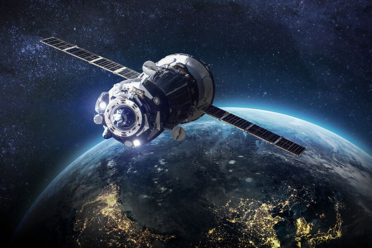 Çin kosmosa rabitə peykləri qrupunu buraxıb