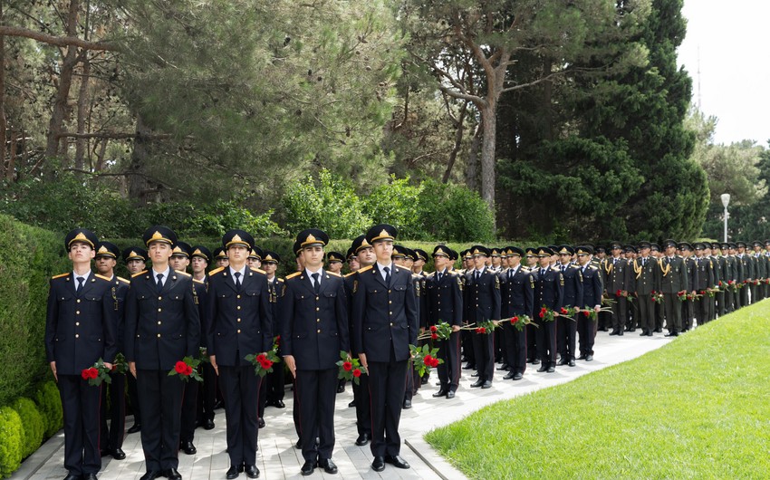 DİN-in kursantları Fəxri xiyabanda Ulu Öndər Heydər Əliyevin məzarını ziyarət ediblər
