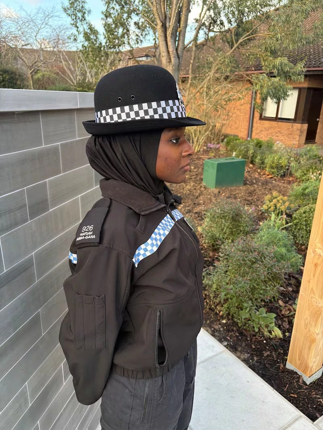 Britaniya polisində maqnitli hicablar tətbiq ediləcək