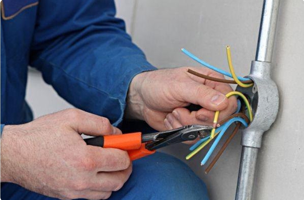 Elektrik cərəyanının təsiri nəticəsində bir nəfər ölüb.