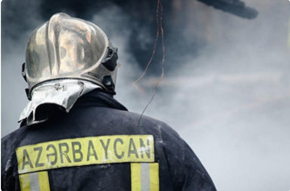 Sumqayıt şəhərində ümumi sahəsi 800 m² olan təkrar emal sexi yanıb.