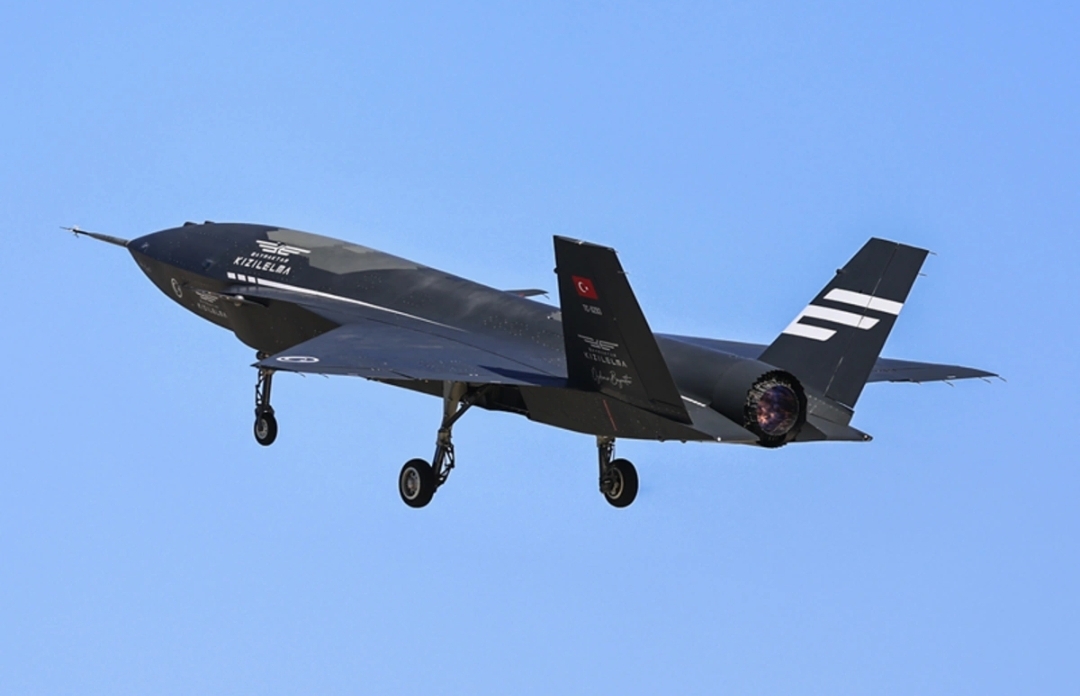 Səlcuk Bayraktar Türkiyənin ilk pilotsuz döyüş təyyarəsinin gələn il ordunun ixtiyarına veriləcəyini açıqlayıb