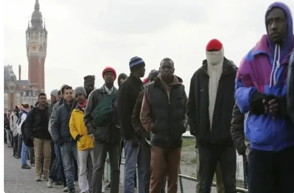 Britaniya qanunsuz miqrasiya ilə mübarizəyə əlavə 100 milyon funt sterlinq ayıracaq