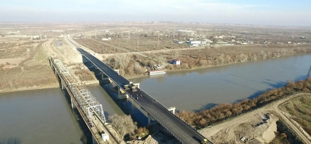 İranın yol və şəhərsalma naziri Fərzanə Sadiqlə Azərbaycanın baş nazirinin müavini Şahin Mustafayev arasında görüş baş tutub