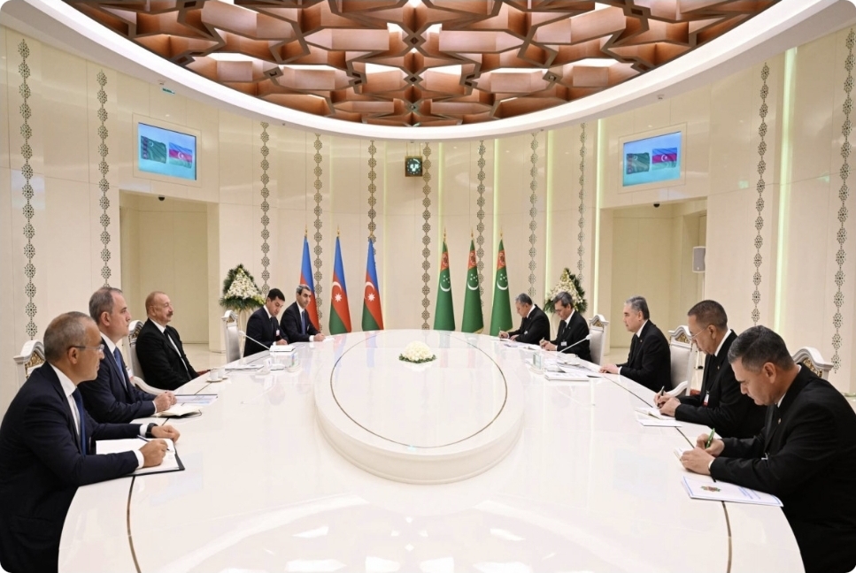 Prezident İlham Əliyevin Türkmənistan Xalq Məsləhətinin sədri ilə geniş tərkibdə görüşü başlayıb