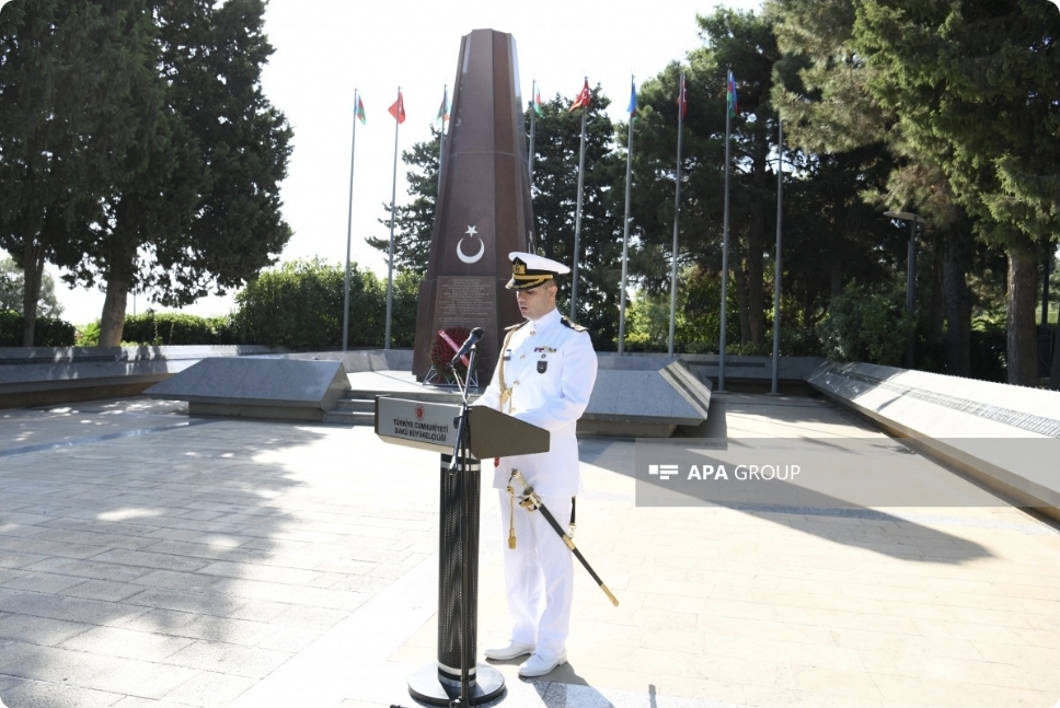 Türkiyənin Zəfər Bayramı münasibətilə Bakıda Türk şəhidliyi ziyarət edilib