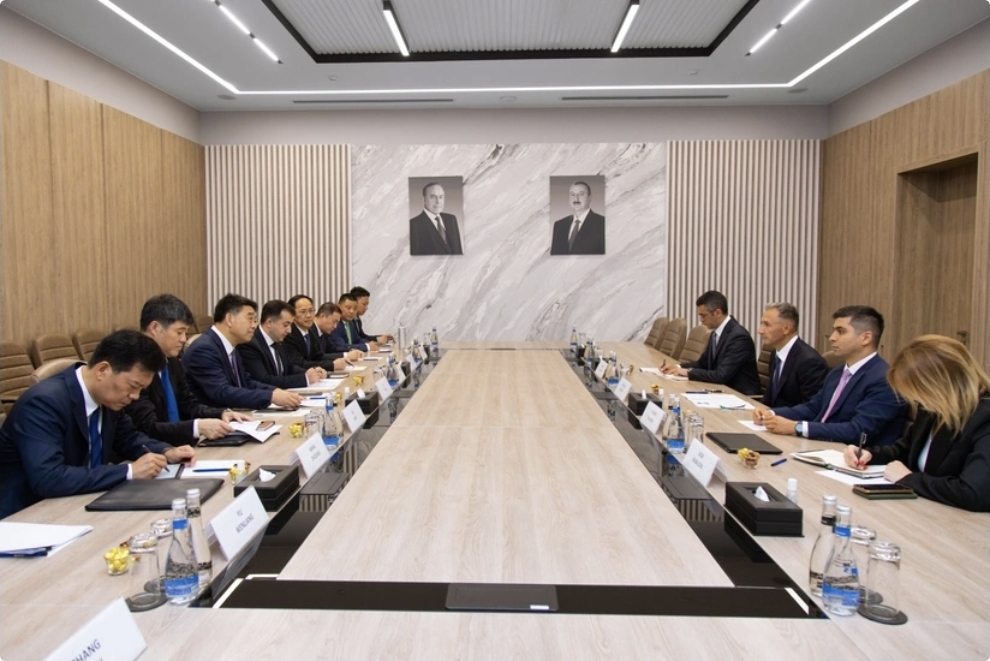 Azərbaycan Çinlə Orta Dəhlizin inkişafını müzakirə edib