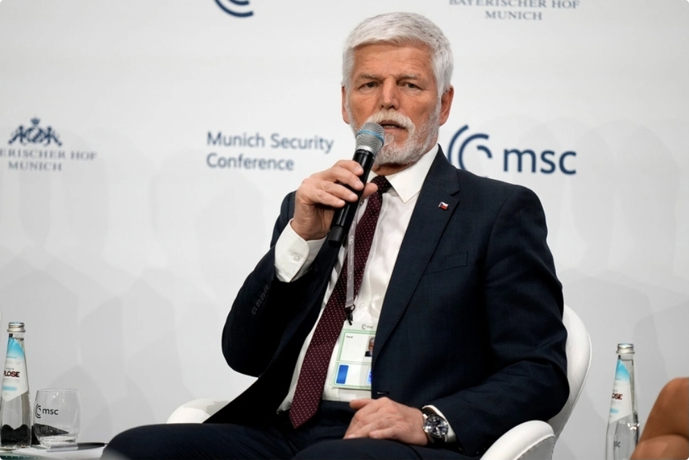 Çexiya Prezidenti NATO-nun hava məkanını pozan Rusiya təyyarələrini vurmağa çağırıb