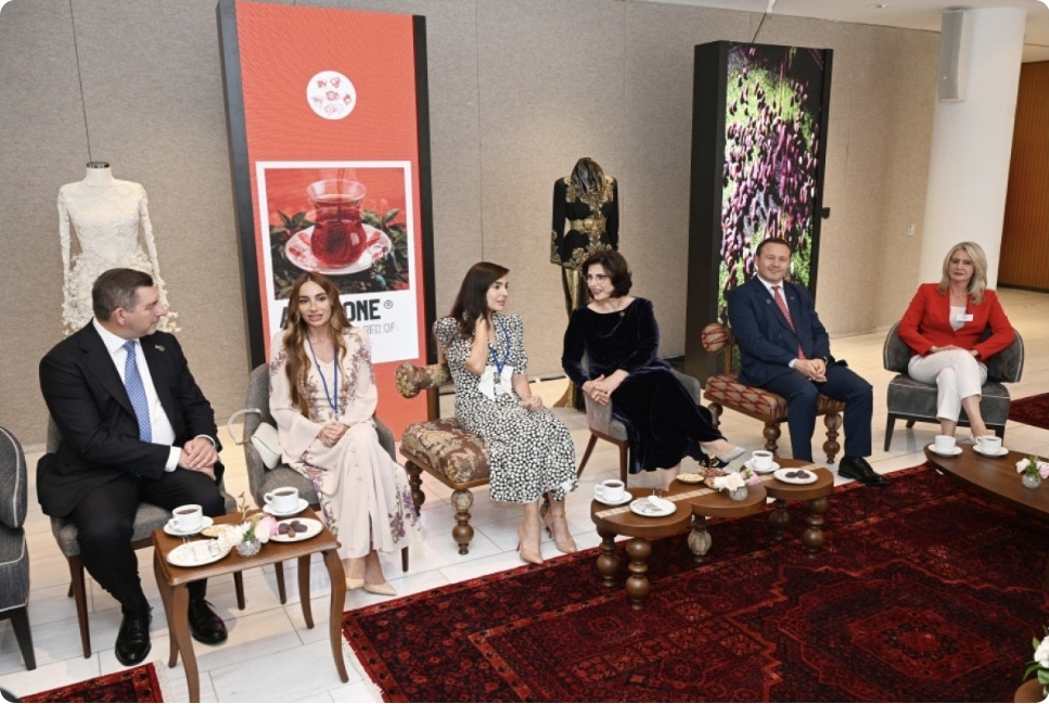 IDEA-nın təsisçisi və rəhbəri Leyla Əliyeva və Arzu Əliyeva Nyu-Yorkda “Anadolunun qapıları arxasındakı xəzinələr” adlı sərgidə iştirak ediblər