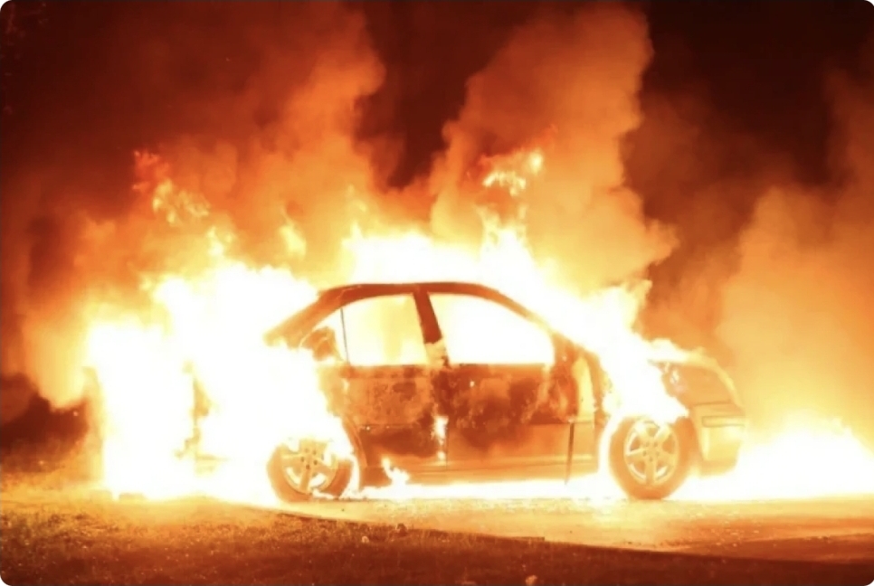 Salyanda qəzada sürücü avtomobildə yanaraq ölüb