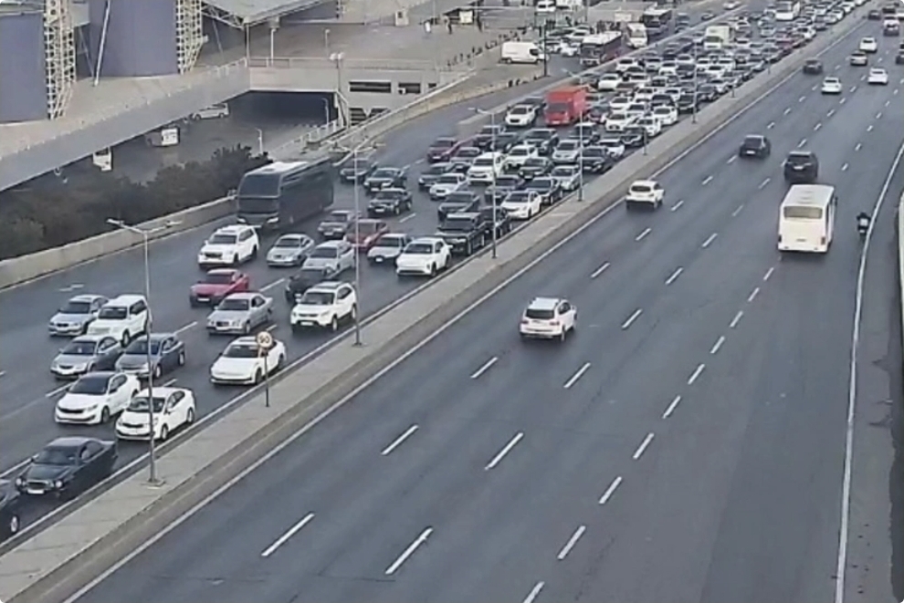 Bakının bir sıra yollarında tıxac müşahidə olunur