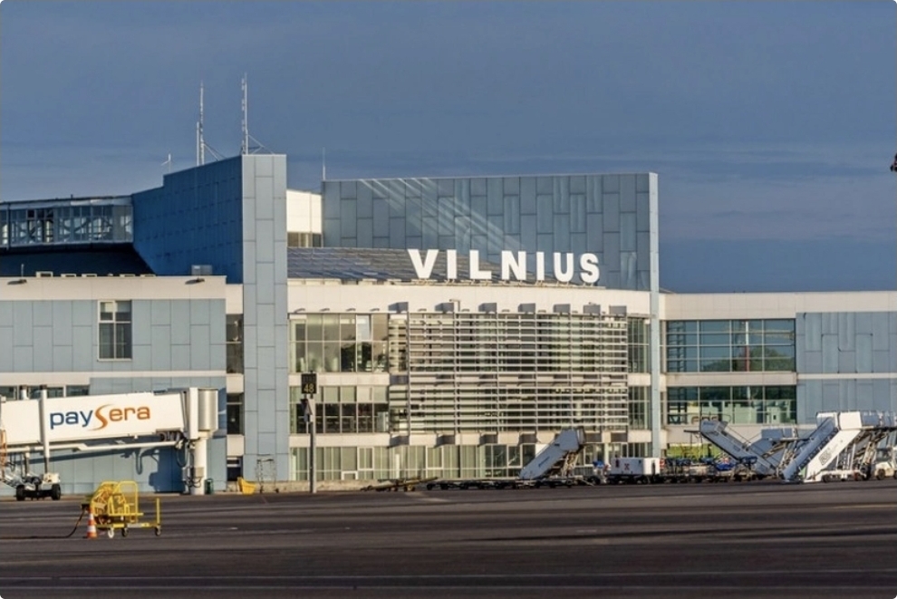 Vilnüs aeroportu fəaliyyətini bərpa edib