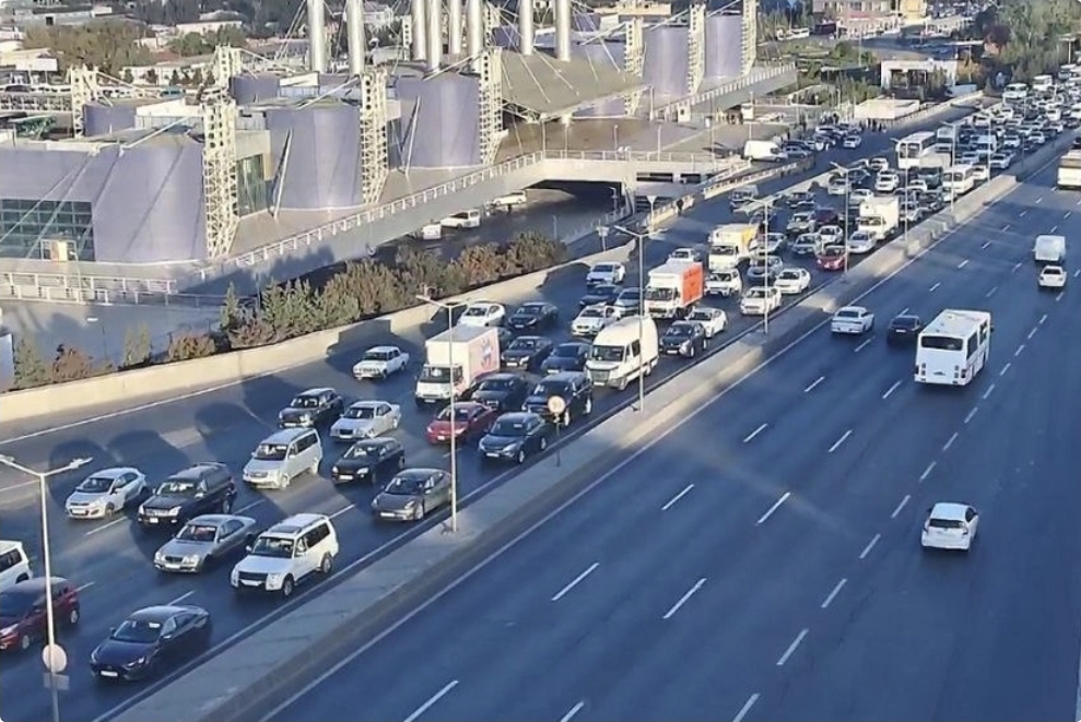 Bakının bir sıra yollarında tıxac müşahidə olunur