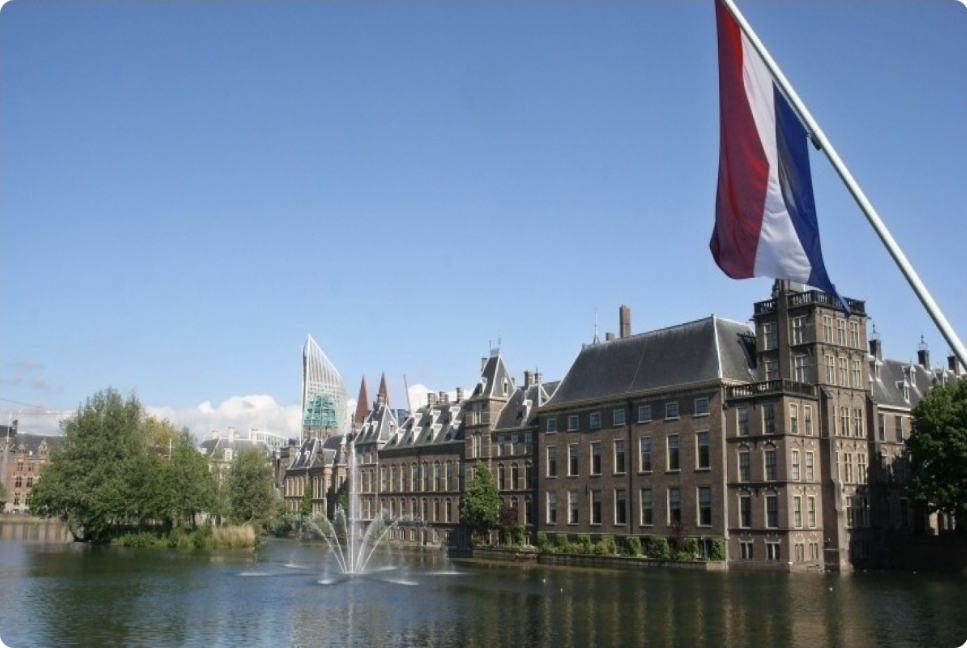 Niderland parlamentinin aşağı palatasına növbədənkənar seçkilər keçiriləcək