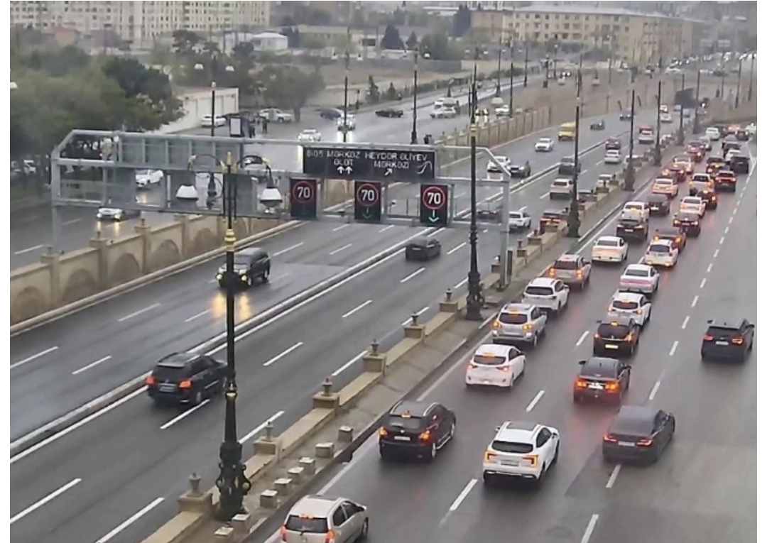 15 istiqamətdə tıxac var