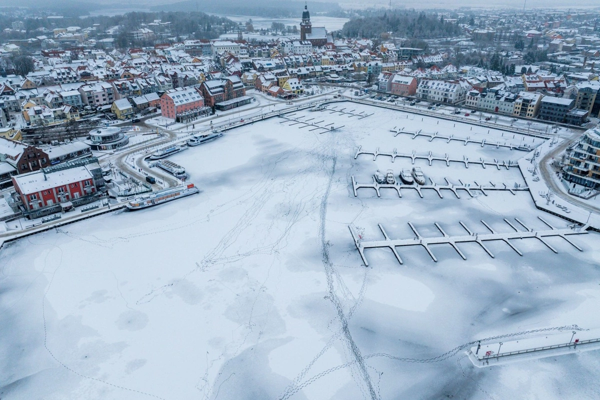 Almaniyanın ən böyük gölü tamamilə dondu