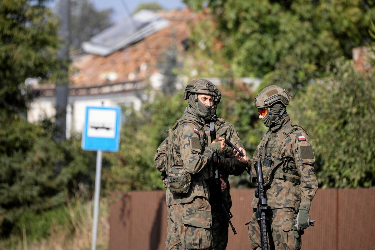 Polşada yüzminlərlə insan hərbi xidmətə və təlimlərə cəlb olunacaq