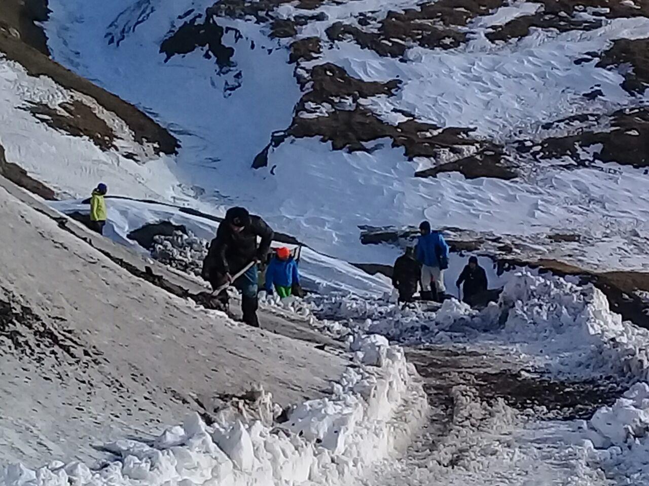 Qubada sıldırımdan yıxılan alpinist təxliyə edildi