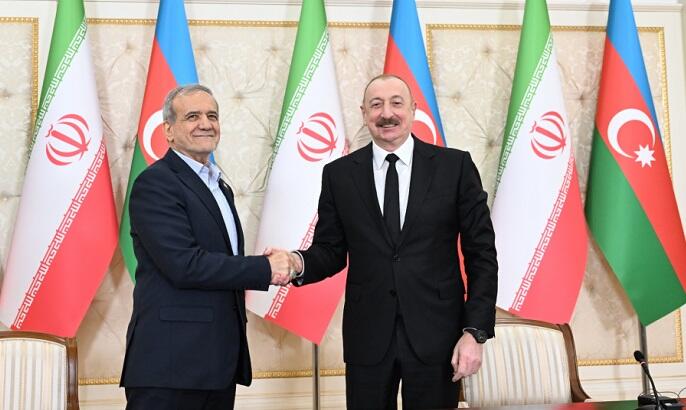 İlham Əliyev Məsud Pezeşkianı təbrik etdi