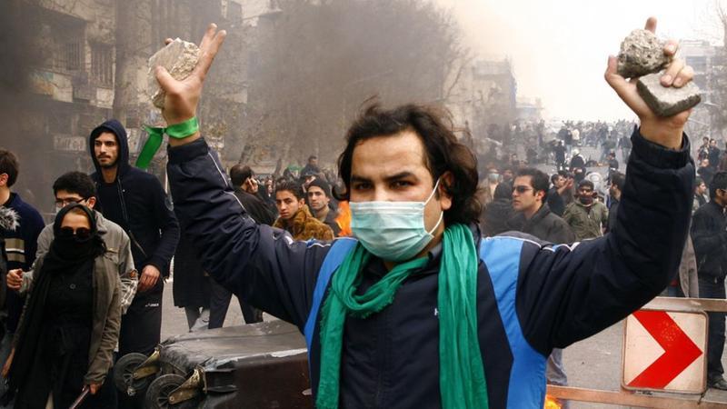 İranda etirazçılara atəş açmayan hərbçi edam ediləcək