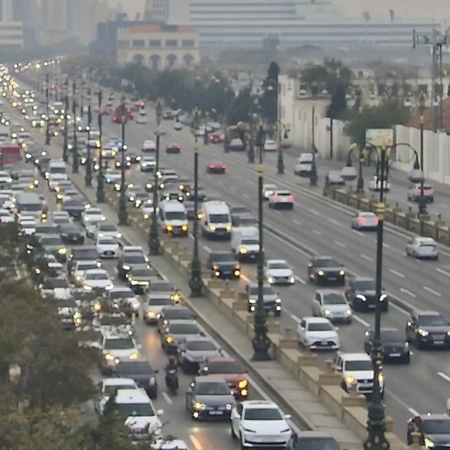 Bakının bir sıra yollarında nəqliyyatın sıxlığı yaranıb