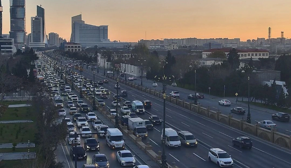 Paytaxtın bəzi küçələrində sıxlıq müşahidə olunur - 17.12.2025
