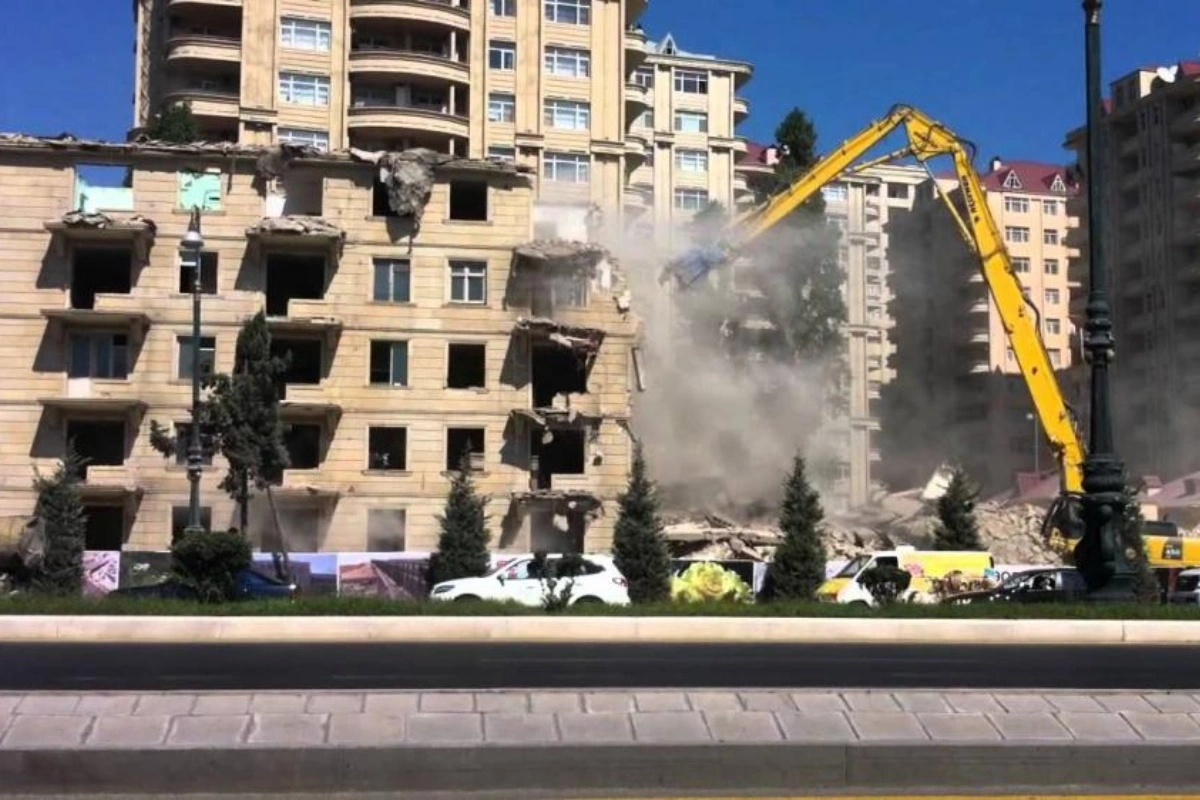 Bakıda qəzalı vəziyyətdə olan, plana düşən binaların sökülməsi nə vaxt yekunlaşacaq?