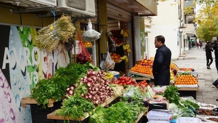Bazarlarda nübarlıq meyvələrin qiymətləri