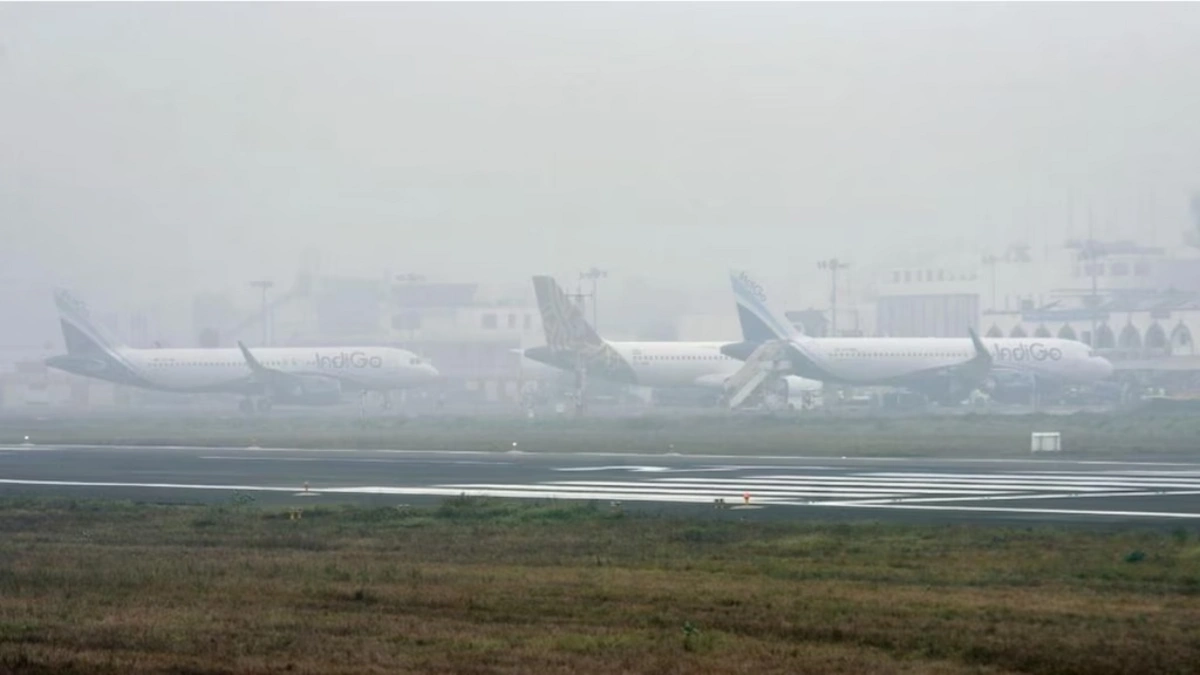 Delhidə 250-dən çox uçuş təxirə salındı