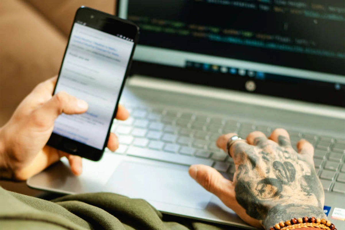 Hindistanda telefonlara məcburi qaydada xüsusi kibertəhlükəsizlik proqramları quraşdırılıb