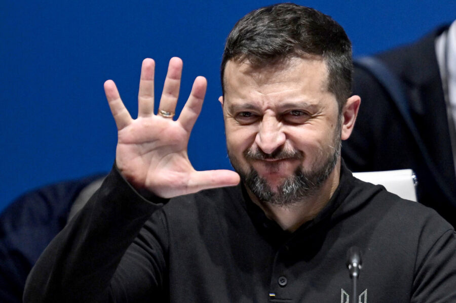 Zelenski İranla bağlı qərar verdi